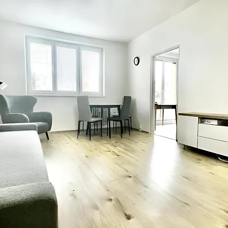 Big And Sunny With Great Acces To Center Appartamento Bratislava