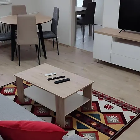 Big And Sunny With Great Acces To Center Μπρατισλάβα